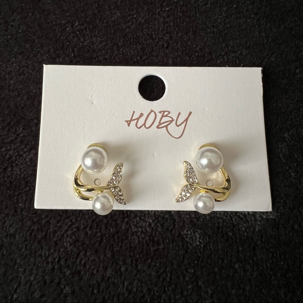 Mermaid Tail Pearl & Gold Earrings - Picture 5 of 7
